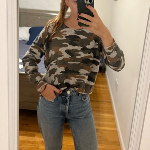 Camo Sweater- size small LF brand - Picture 1 of 5
